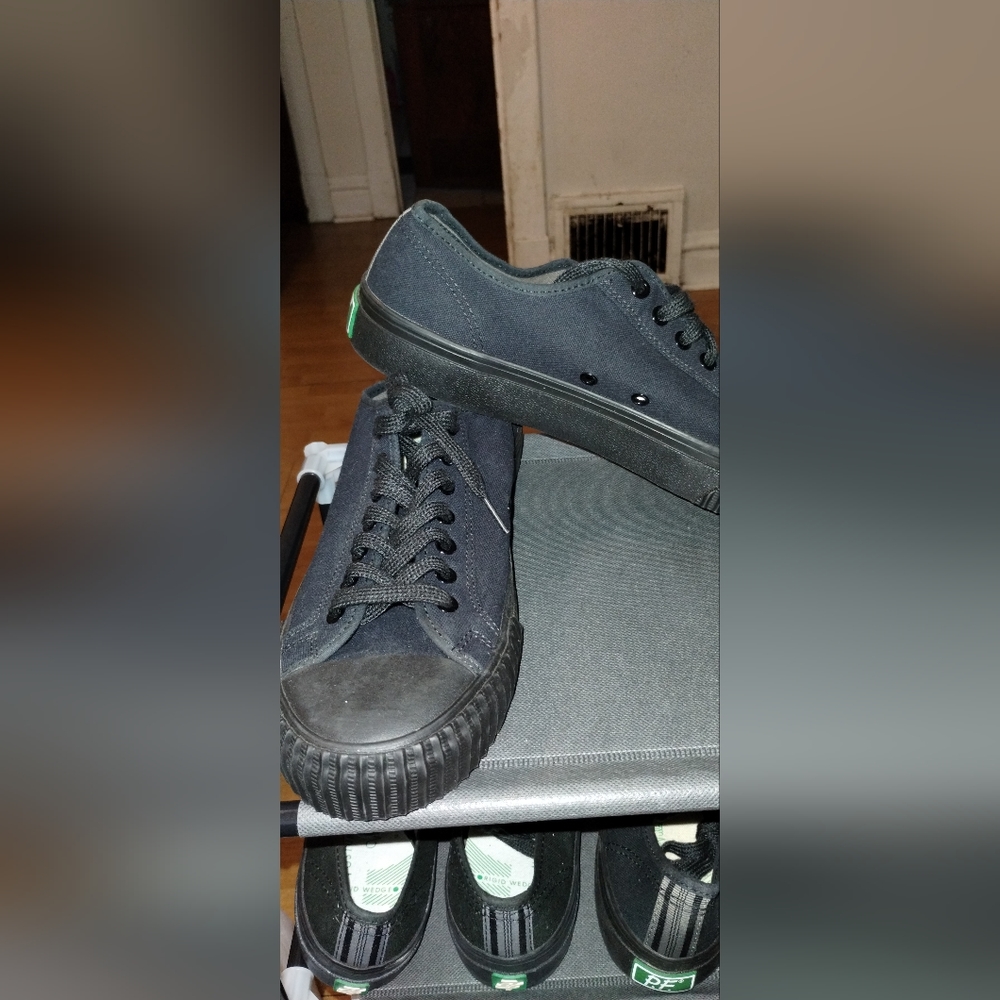COPY - PF flyers this is a unisex shoe size 11.5 men's 13womens